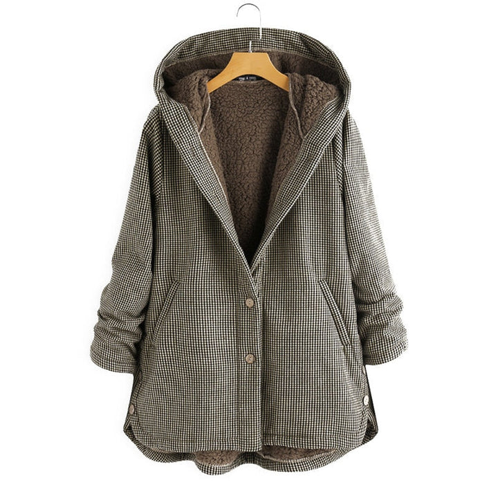 Dani – Timeless Comfort in a Checked Coat